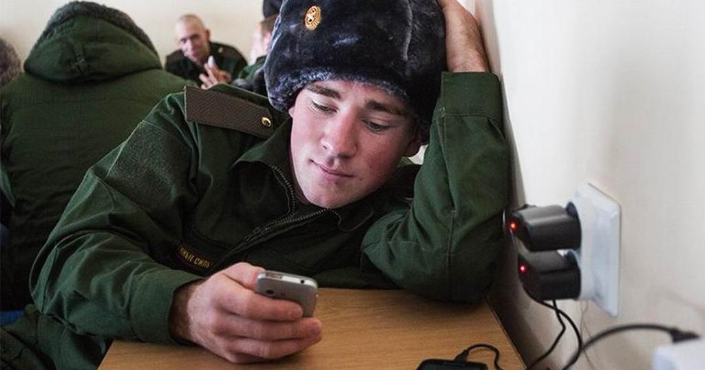 Солдат воспитанный айфоном.jpg