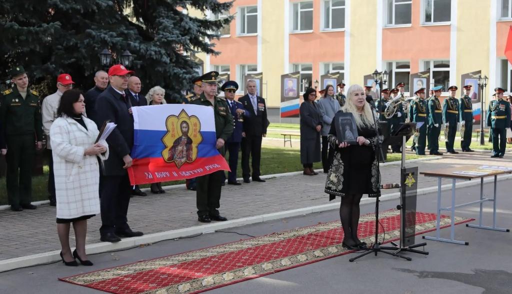 Московскому СВУ вручили икону Александра Невского, написанную на бронеплите участника СВО - 4.jpg