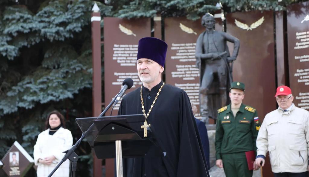 Московскому СВУ вручили икону Александра Невского, написанную на бронеплите участника СВО - 6.jpg