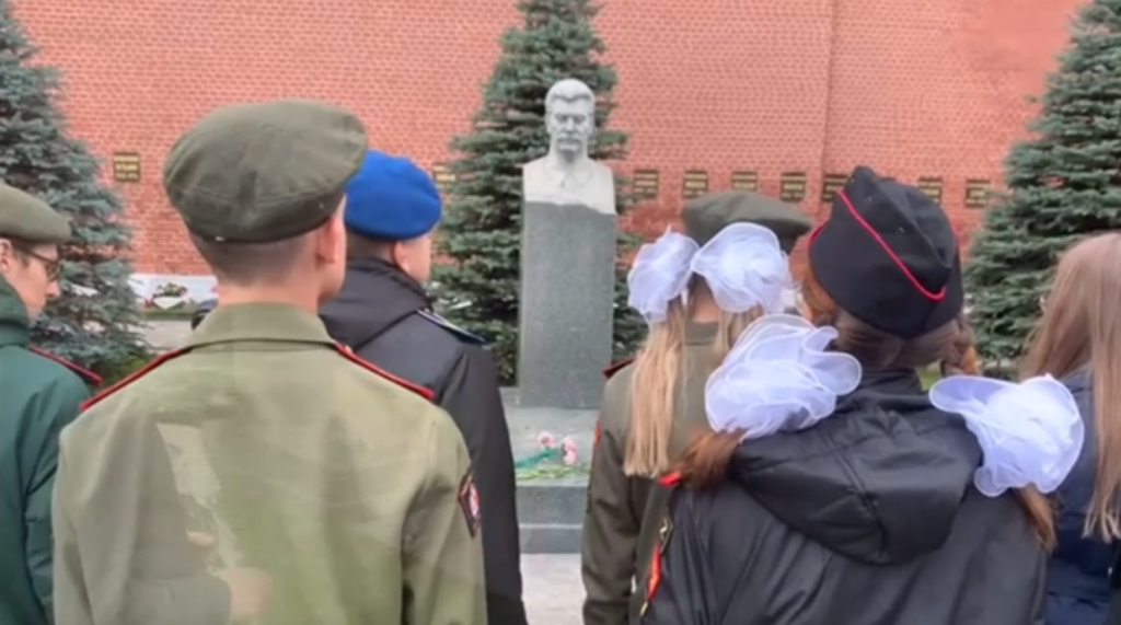 ЦВЕТЫ СТАЛИНУ - 3.png