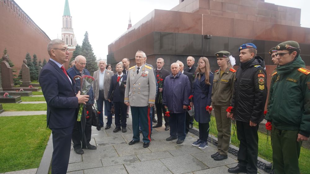 ЦВЕТЫ СТАЛИНУ - 4.JPG