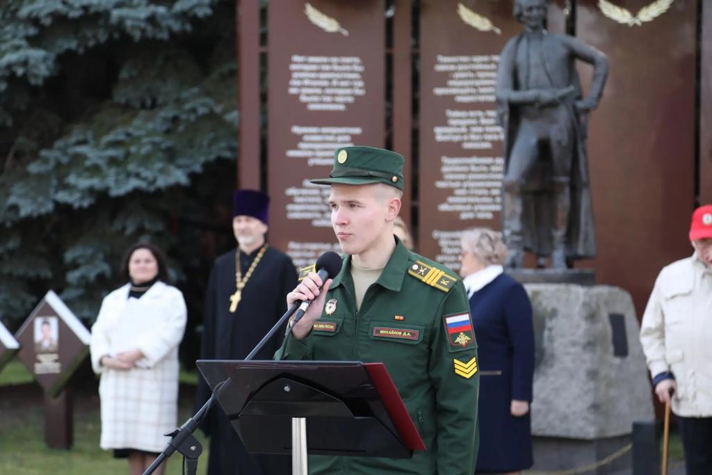 Московскому СВУ вручили икону Александра Невского, написанную на бронеплите участника СВО - 5.jpg
