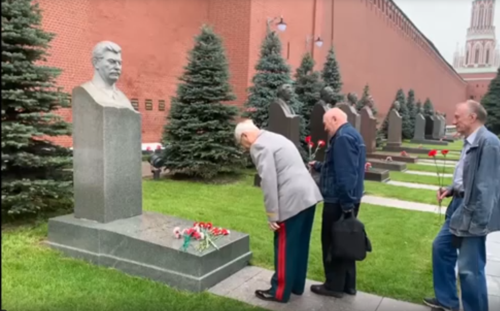 ЦВЕТЫ СТАЛИНУ - 1.png