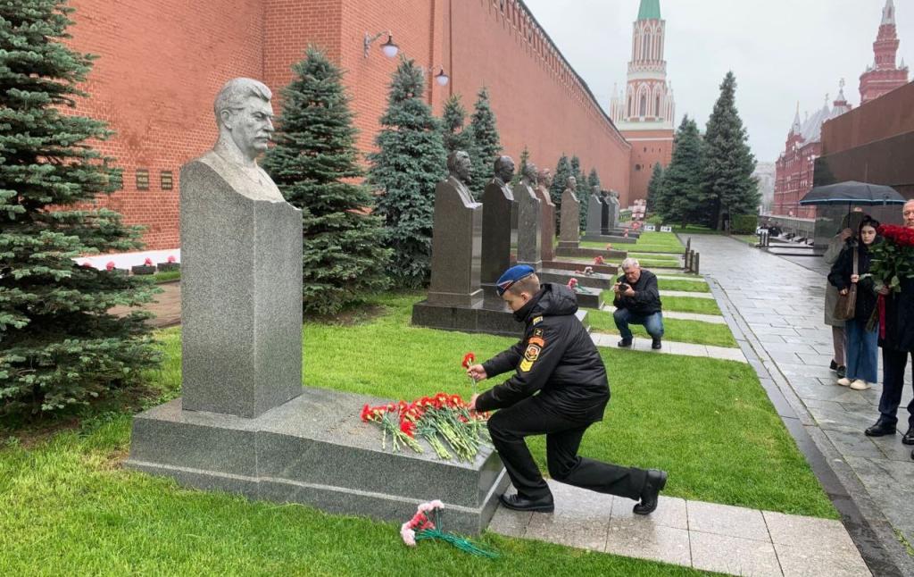 ЦВЕТЫ СТАЛИНУ - 7.jpg