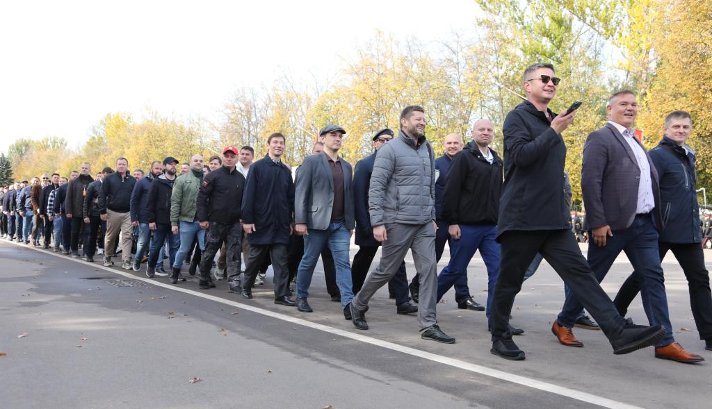 Московскому СВУ вручили икону Александра Невского, написанную на бронеплите участника СВО - 13.jpg