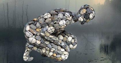 Не устали сгибаться под тяжестью камней?